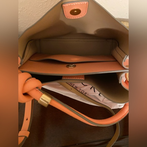 Thacker NY Chelsea Crossbody in coral - Picture 4 of 7